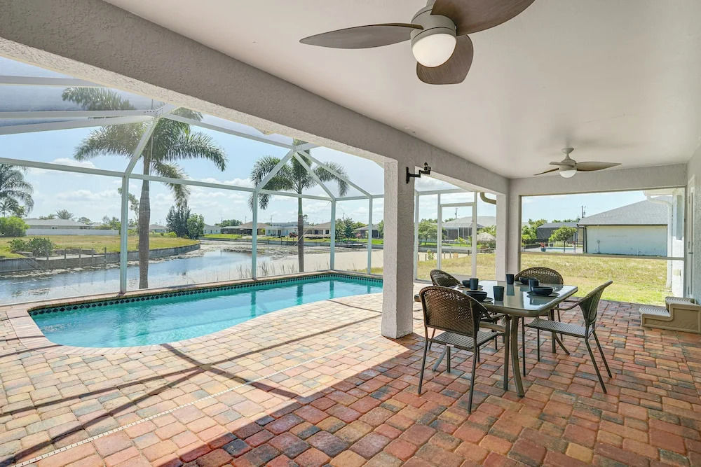 Heated Pool, 1 Mi to Golf! Cape Coral Canal Escape