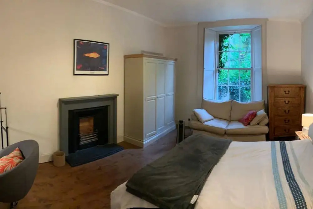 Spacious New Town Flat in City Centre