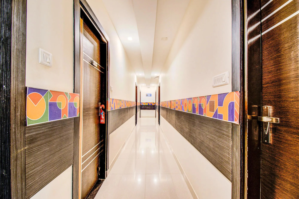 FabHotel Corporate Crown - Nr Jyoti Nivas University
