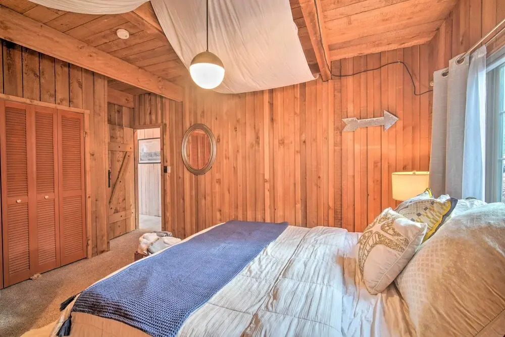 Cabin Vacation Rental: 4 Mi to Lake Arrowhead
