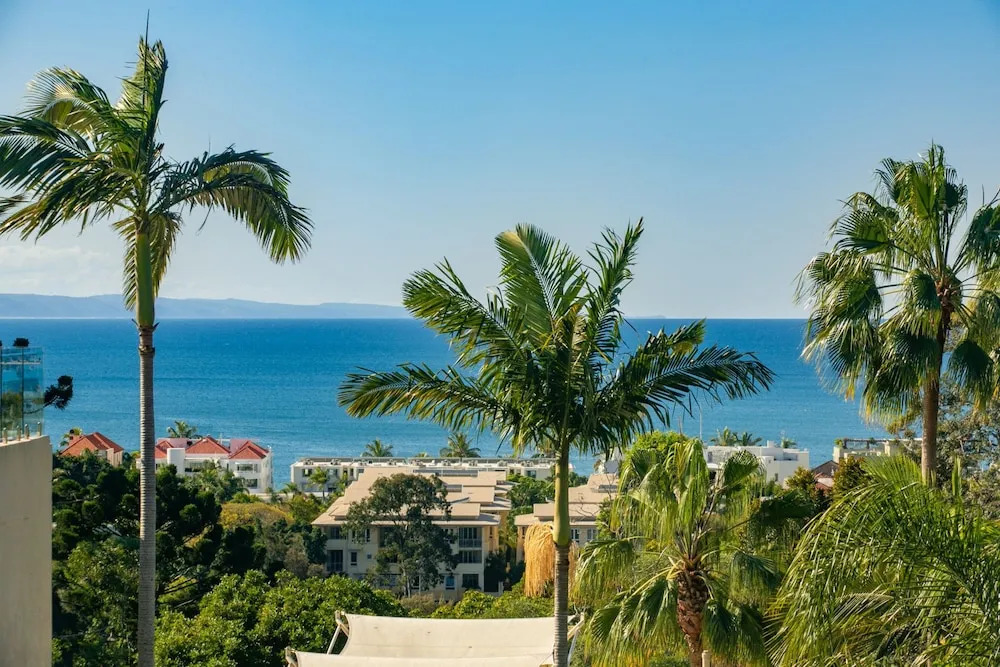 5 Minute Walk to Hastings Street - Unit 9 Descola 6 Noosa Drive