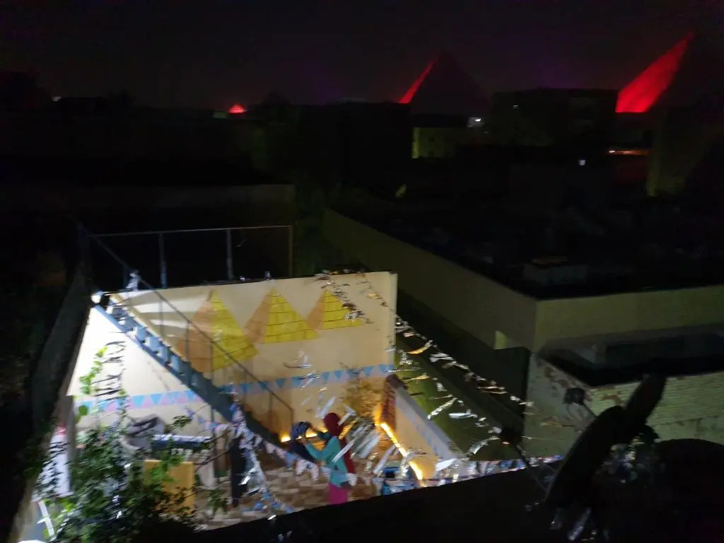 2 Jana Pyramids view inn
