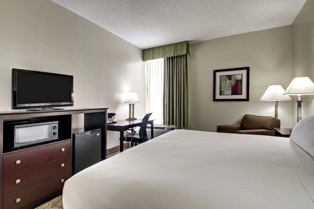 Holiday Inn Express Marshfield - Springfield Area by IHG