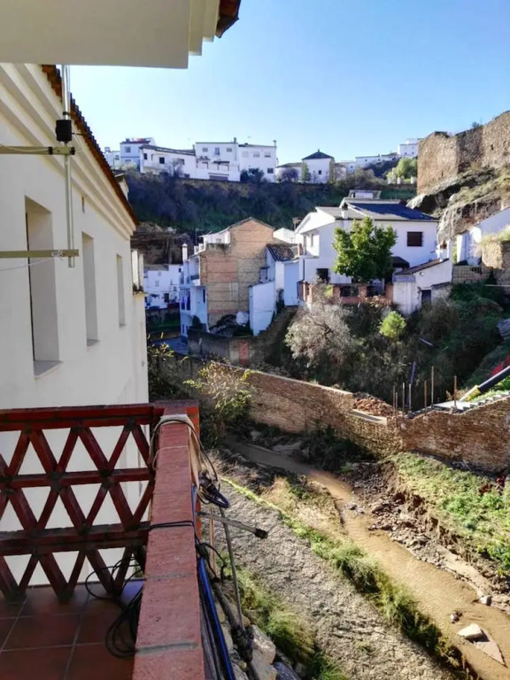 Apartment With one Bedroom in Setenil de las Bodegas, With Wonderful City View, Balcony and Wifi