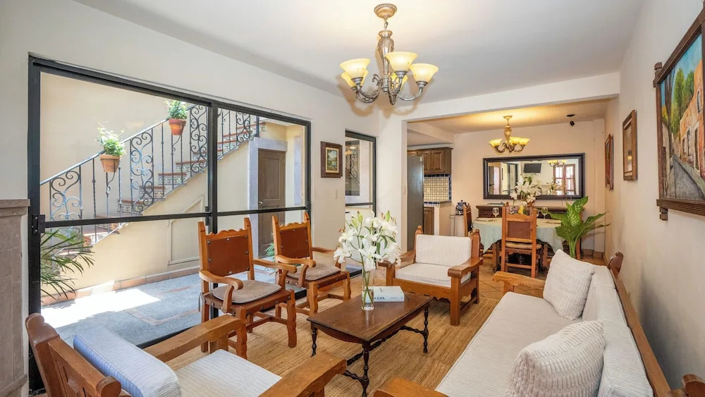 Centro 2BR Home with Rooftop Terrace