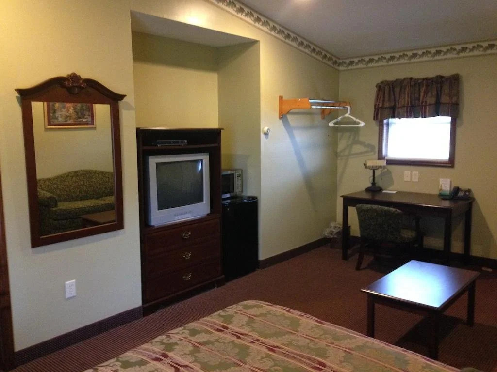 Freds Inn Restaurant & Lodging