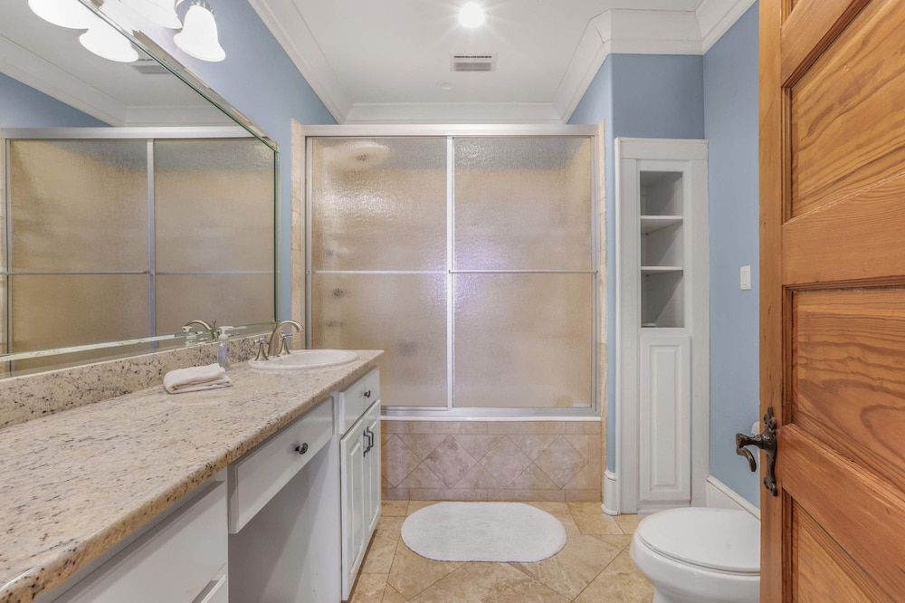 The Gayosa House 9BR Beachfront Oasis With Private Pool Hot Tub