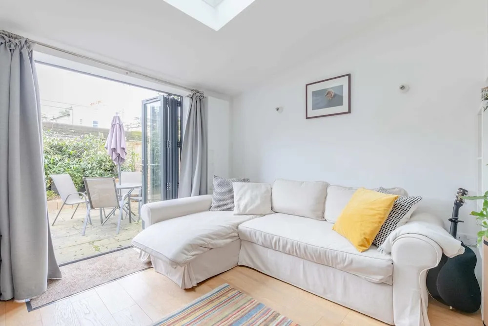 Homely 2BD Flat W/private Patio Near Maida Vale!