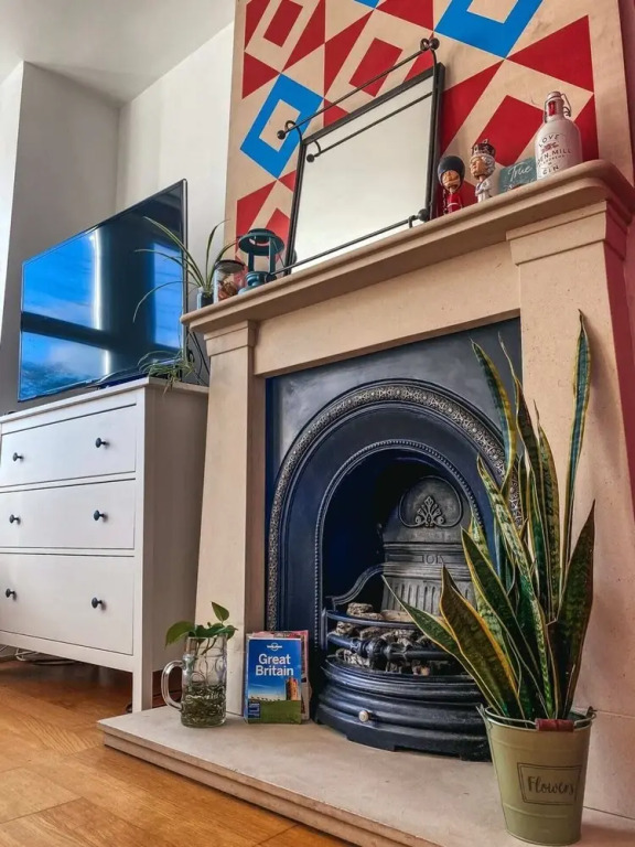 2 Bedroom Flat w Office in Tooting Broadway