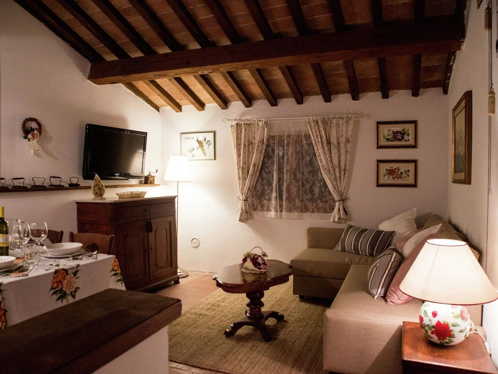 Spacious Villa With Pool in Fabriano Italy
