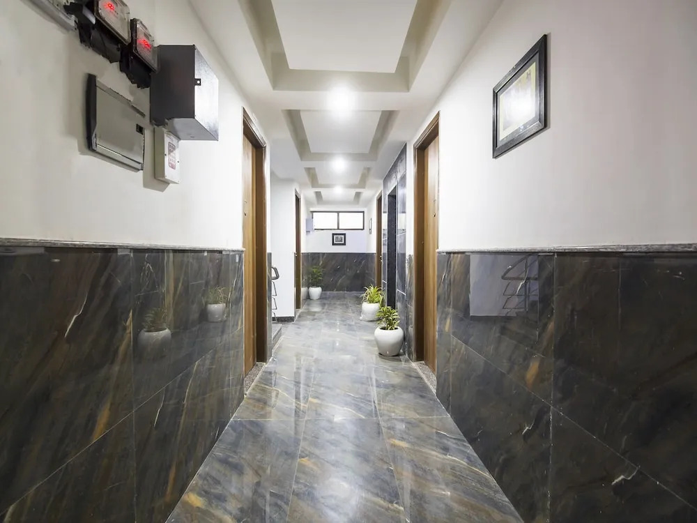 OYO 26891 Home Elegant Studio DLF Phase 3
