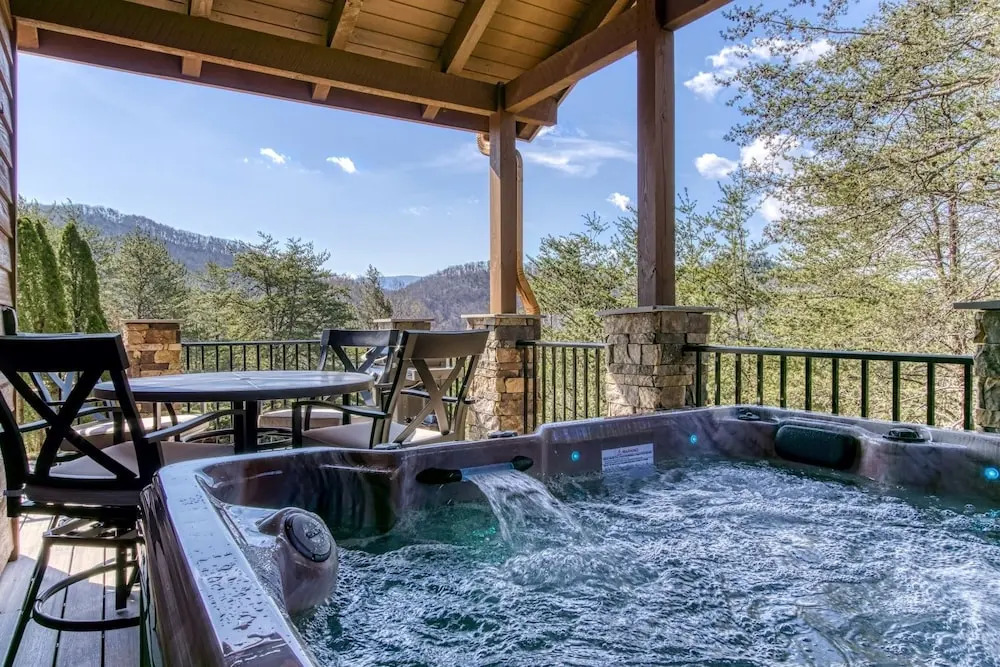 Mountain Valley Revival - Brand New Renovations, Close To Town, Panoramic Mountain Views!! 2 Bedroom Cabin by RedAwning