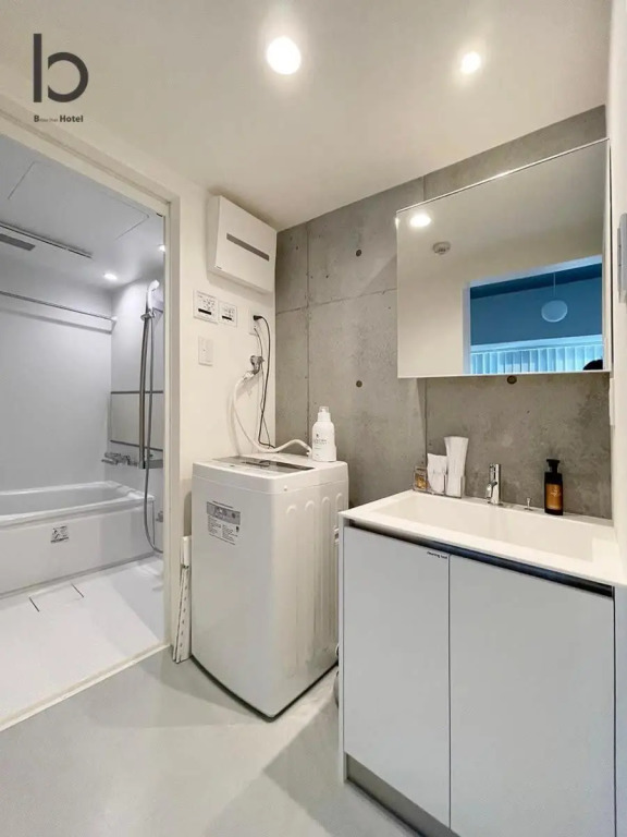 Brand new 1BR apt 5 mins walk to peace park great city view good for 7PPL