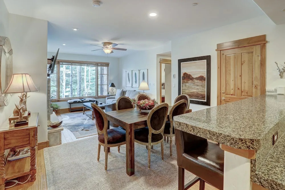 2 BR Condo Arrowhead Village, Walking Distance to Lift