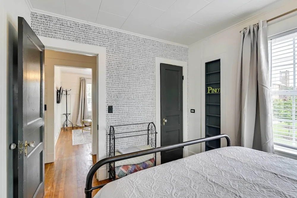 Cozy Starkville Apartment: Walk to Main Street!