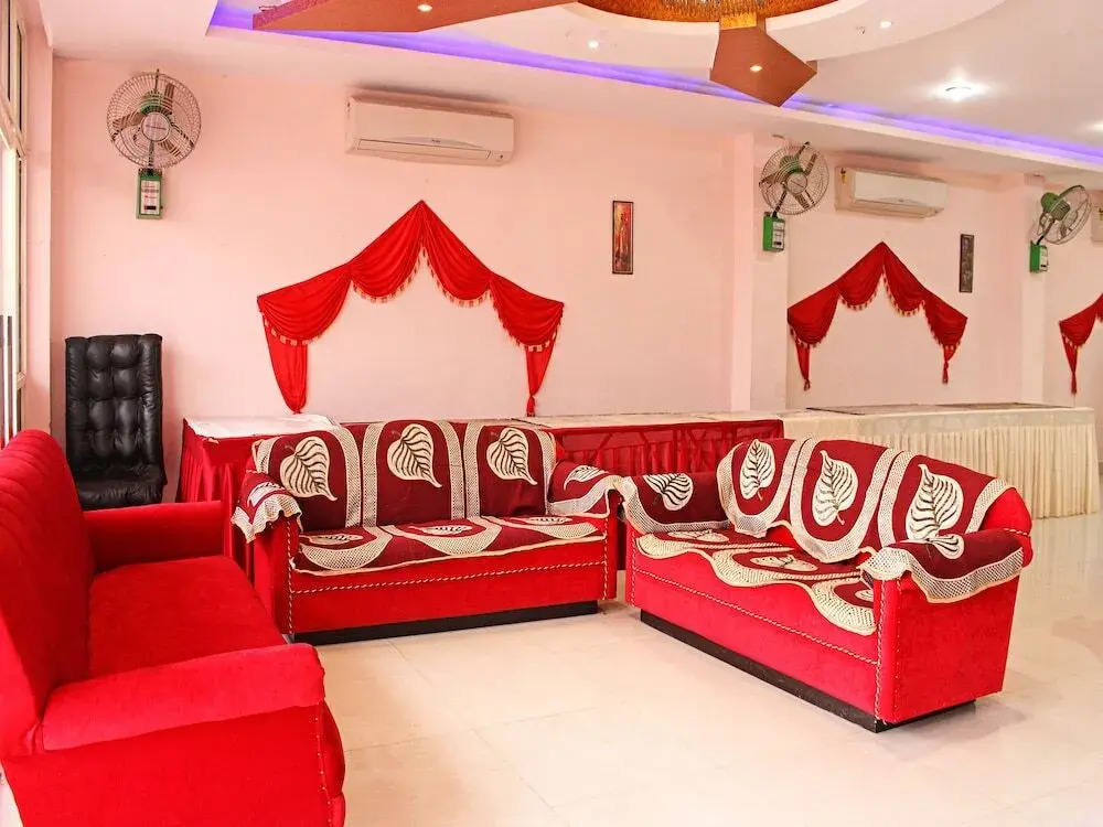 The Hotel Rajmahal & Banquet