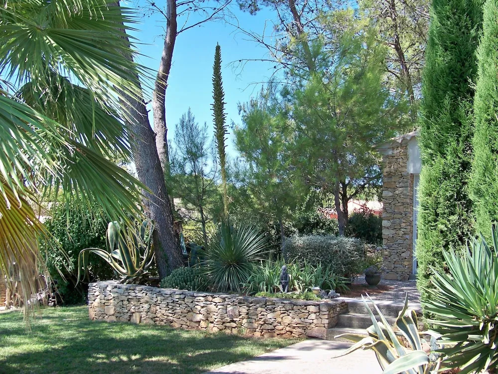 Gite "Sous les pins de Nages"