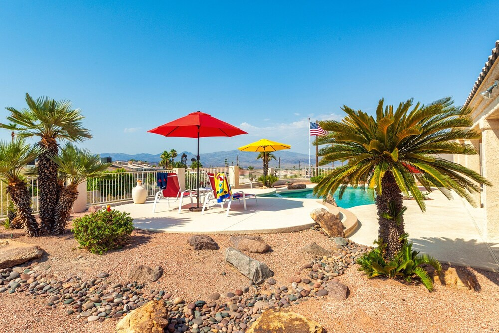 Tropic Paradise 3 bed + 3 Bath Pool Home