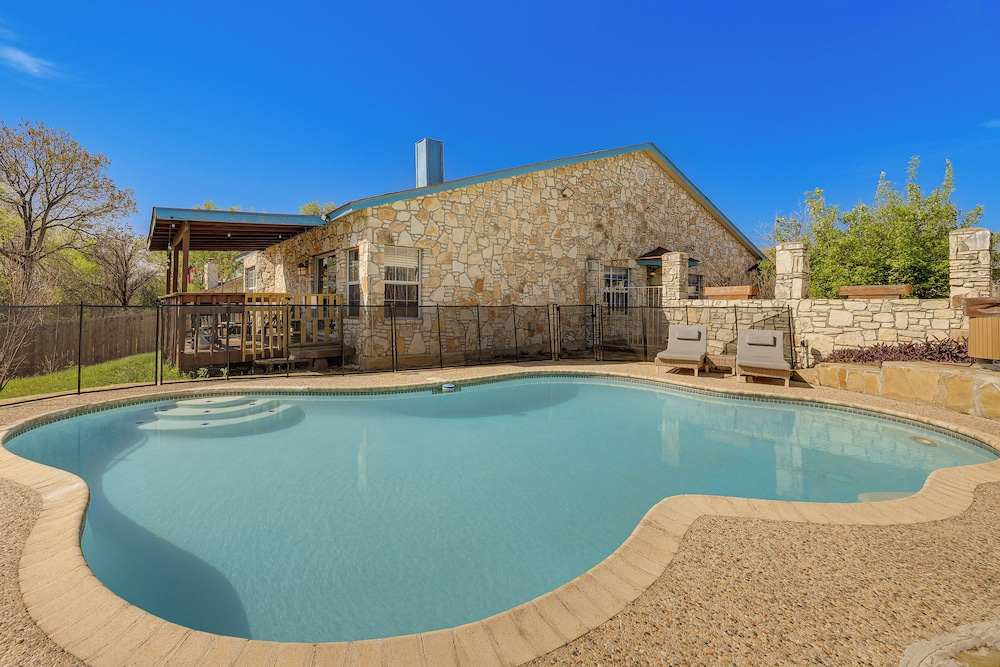 San Antonio Retreat w/ Fenced Pool, Near SeaWorld