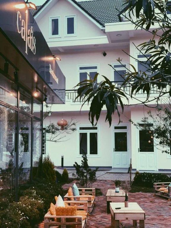 Calais Hotel Villa