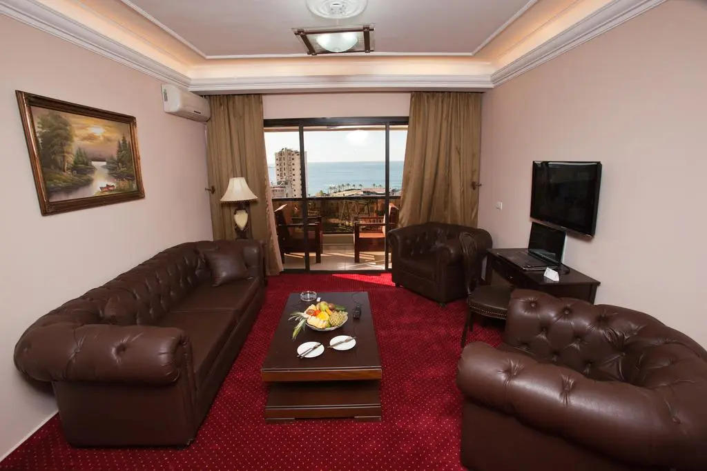 Queens Land Hotel