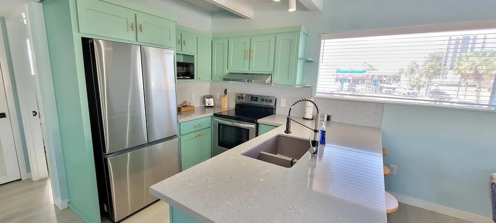 Blue Heron Bungalow 3 Bedroom Home by Redawning