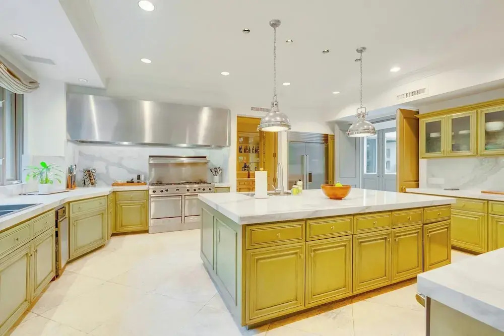 Carolwood - Modern Tuscan Villa With Rolling Lawns and Loggia in Holmby Hills