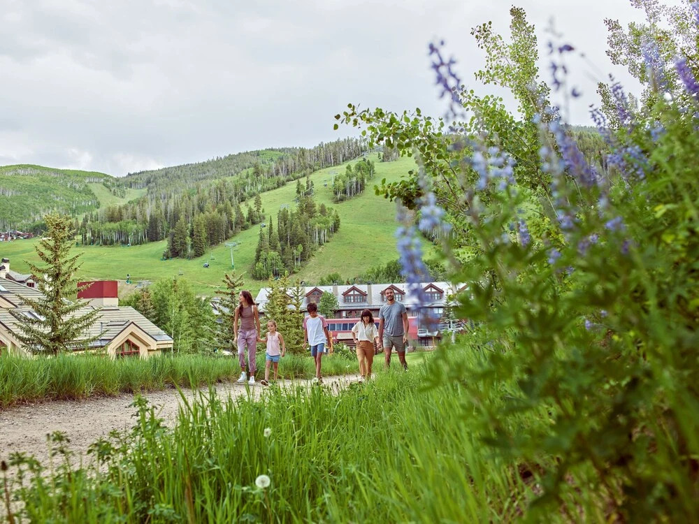 Spacious 4br 4.5ba  Ski In/out-stay +7 Nights 4 Bedroom Condo by RedAwning