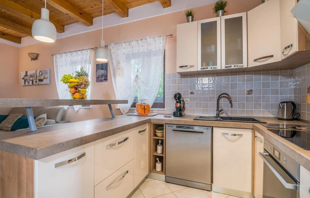 Luxurious Home In Lakmartin