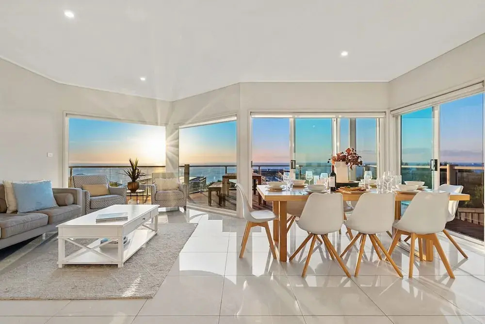 Clifftop Family Retreat With Views Pool