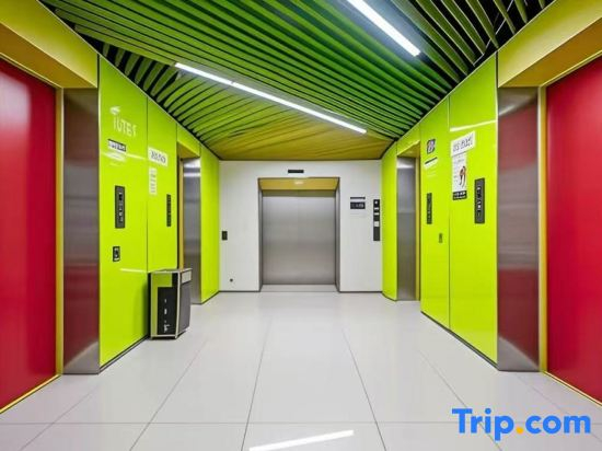 Hongdu Hotel (Kunming South High-speed Railway Station University Town)