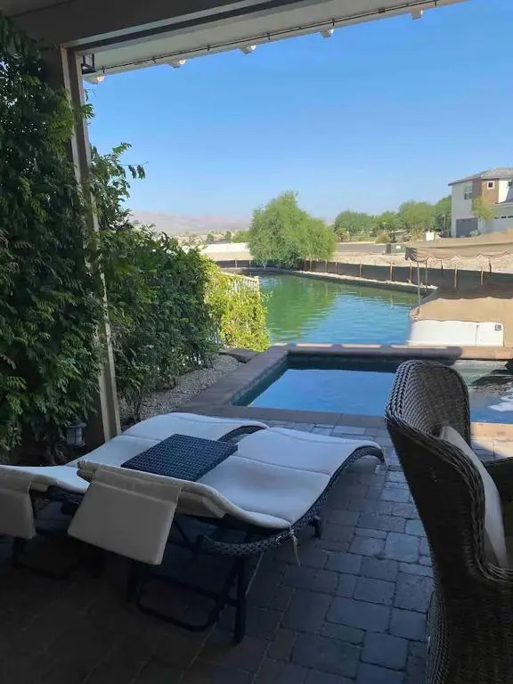 Terra Lago Lakehouse Villa, close to golf, tennis, festivals and shopping!