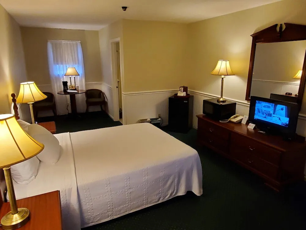 Cedar Crest Inn