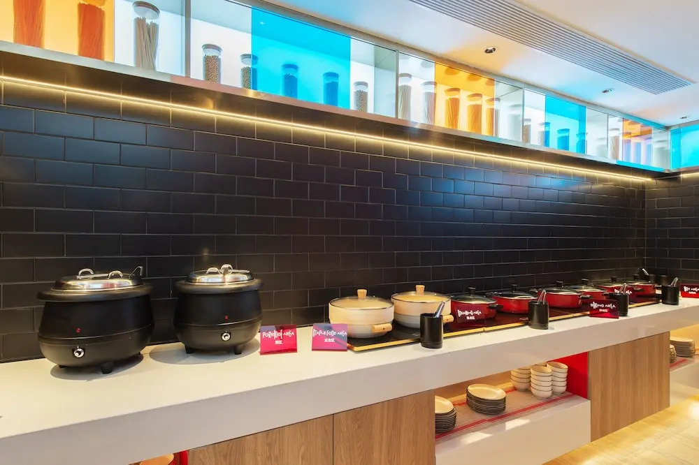 ibis Jiaodong Airport EMU Town Store