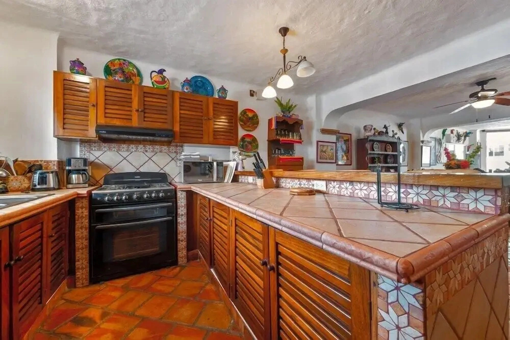 Ocean View 2Br Condo-balcony-beach-pool - 802