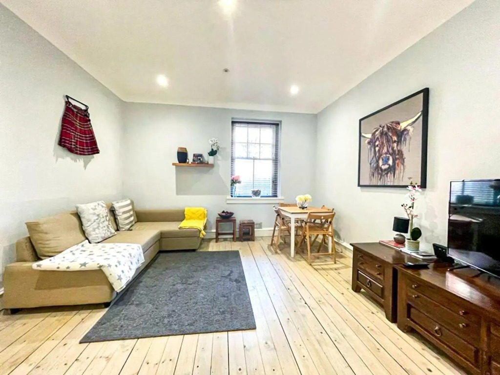 Stunning 2 Bed Apt Nr The Royal Mile & The Castle
