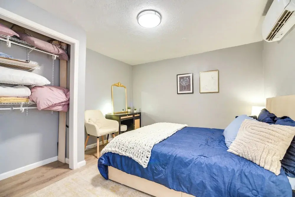Near Old Town & Unm: Home in East Downtown