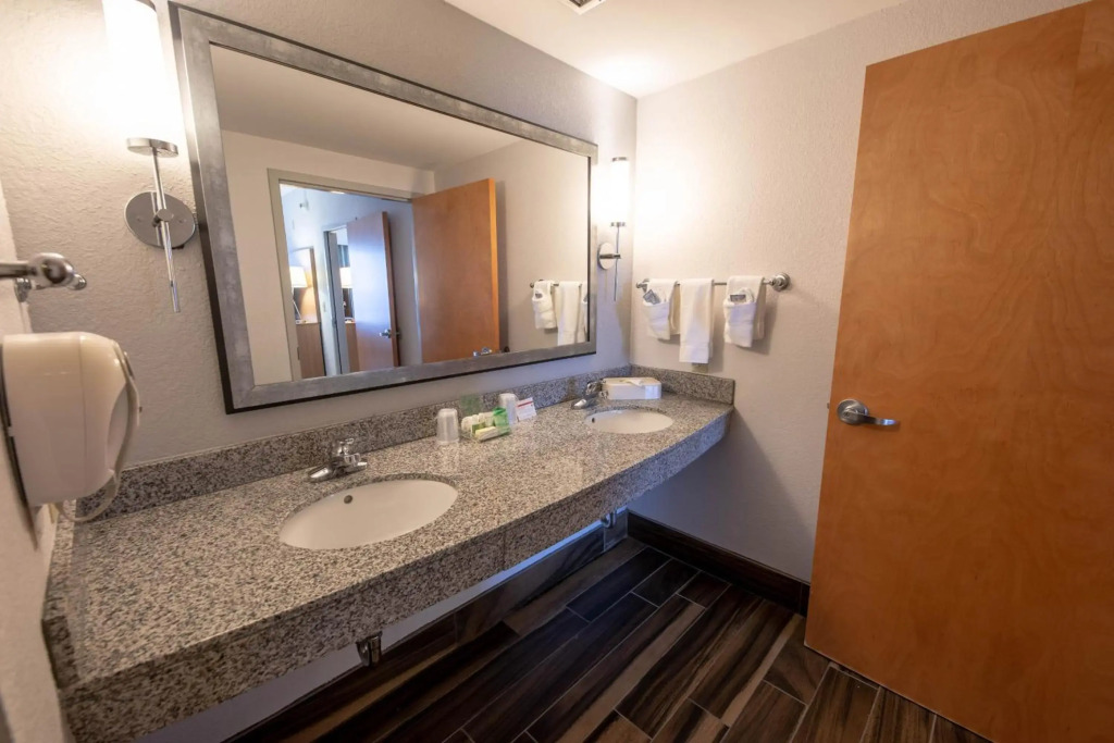Отель Манахавкина Holiday Inn Manahawkin