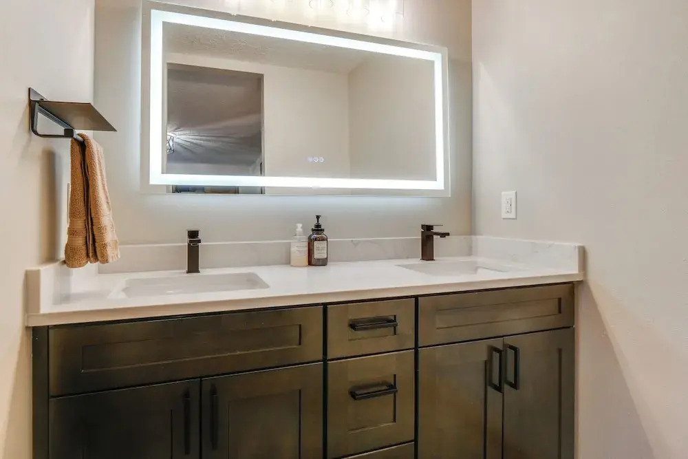 Walk to Ski Lift: Breckenridge Retreat w/ 2 Decks!