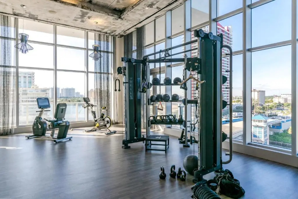 New2019 SW CornerSuite with WaterViews 9th Floor