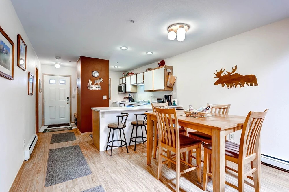 Woodbridge Inn 302 by RedAwning