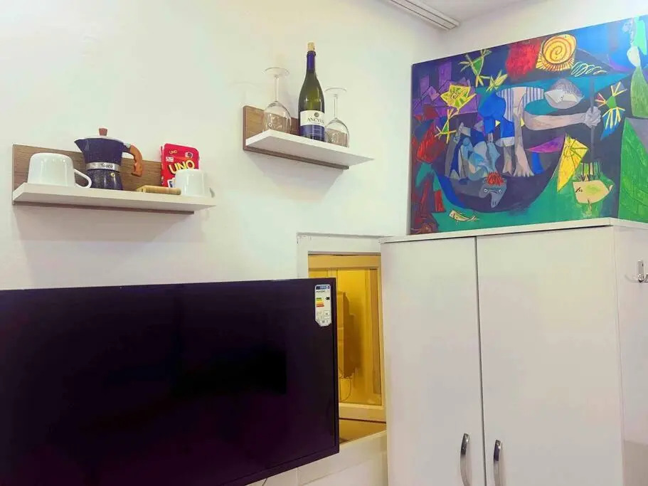 A TINY FLAT IN OLD TOWN AREA 850€ Per mounth