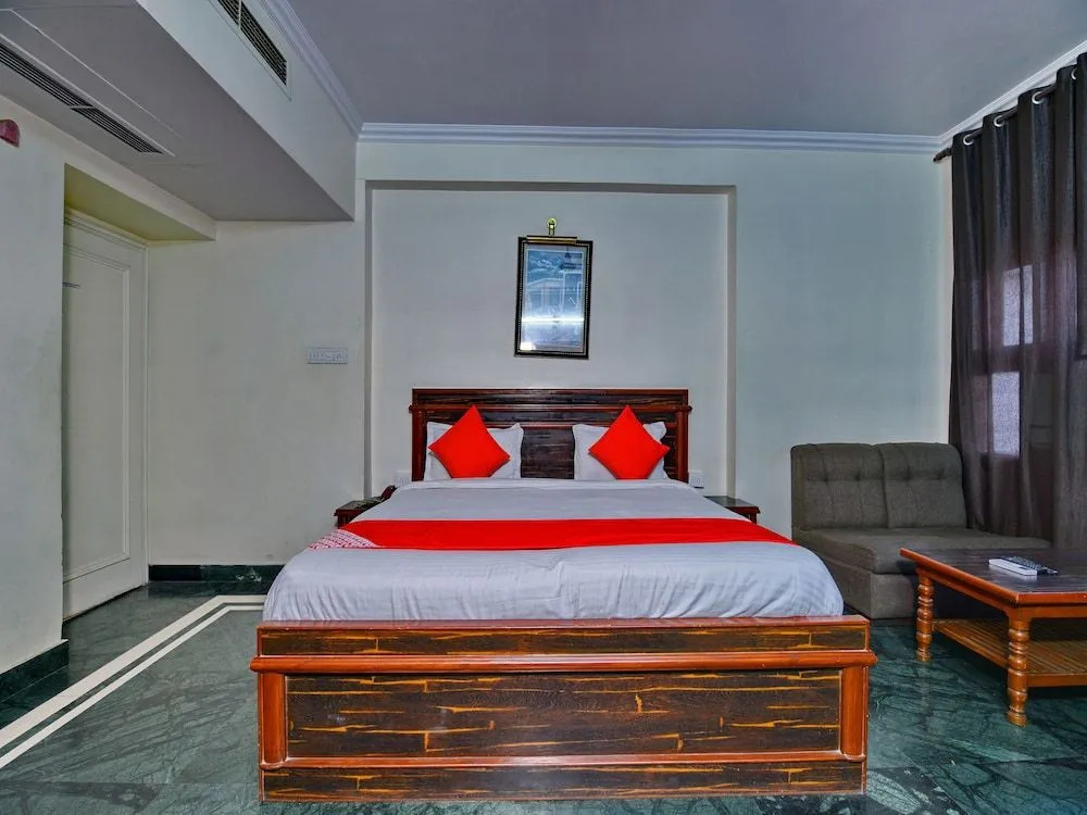 OYO Flagship 1298 Kohinoor Sindhi Camp