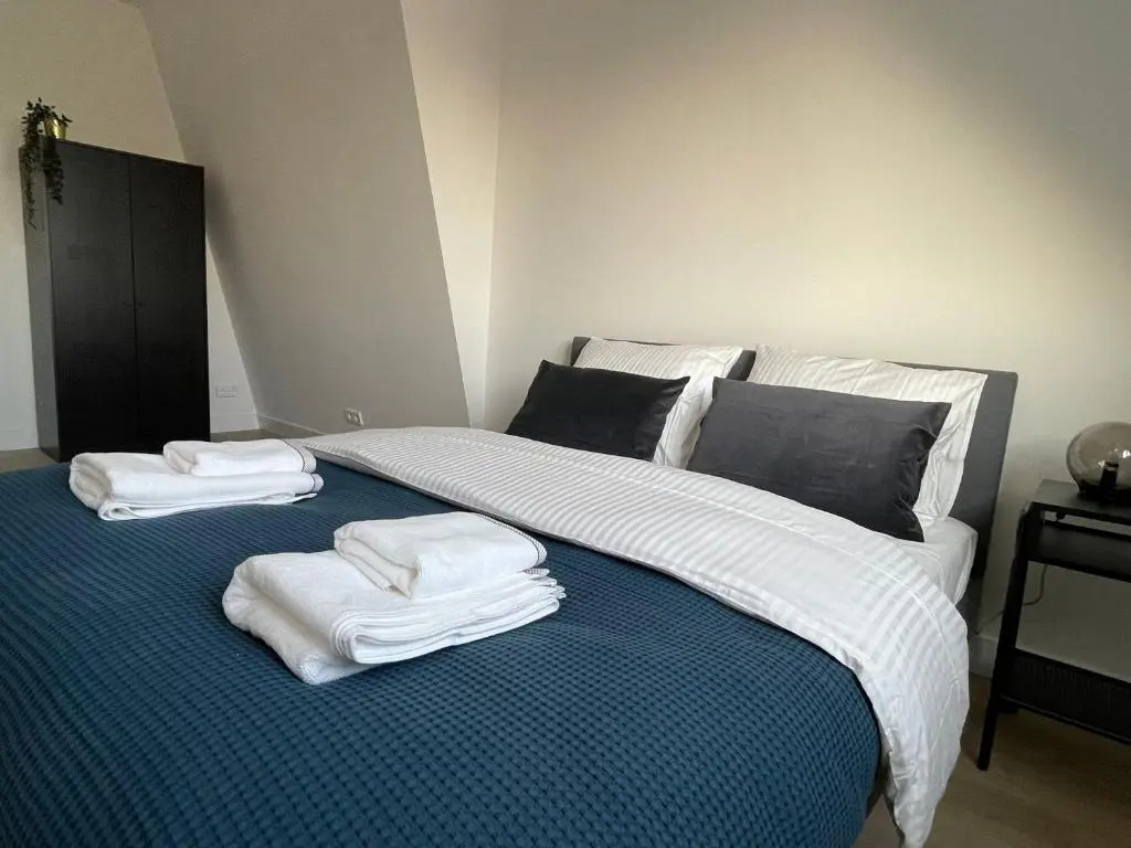 Happy 3 Bedroom Serviced Apartment 106m2 -MNL H-