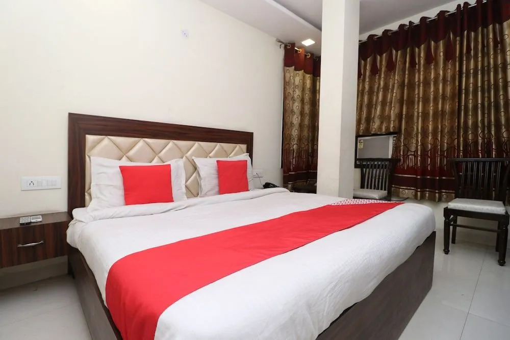 OYO 28646 Hotel Golden Heart