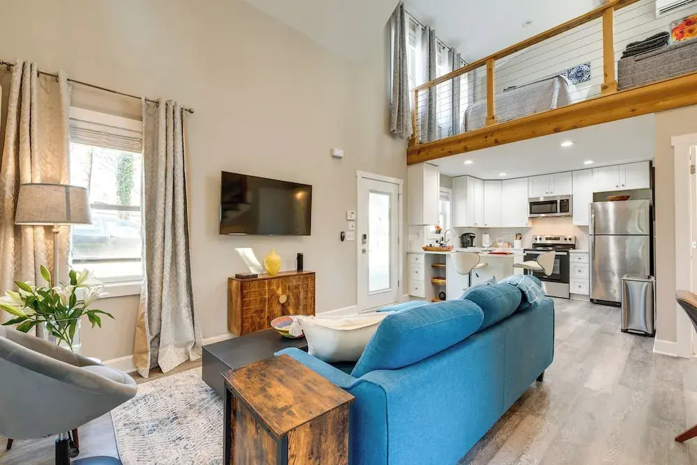 West Atlanta Craftsman Studio With Front Yard!