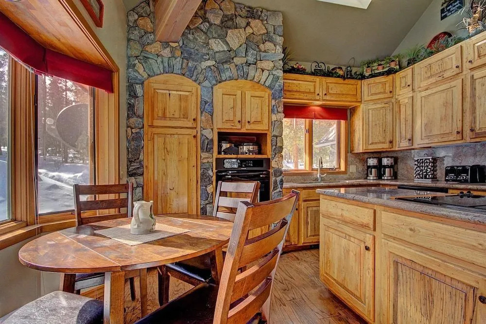 Gold King Lodge 8 Bedroom Home by RedAwning