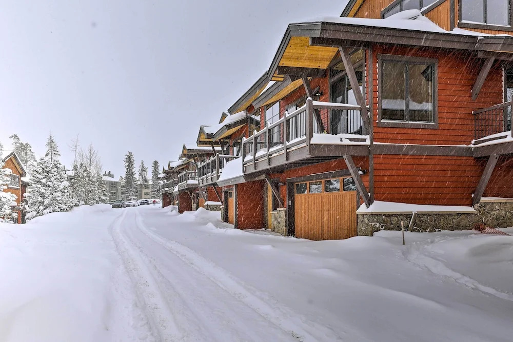 Relax Fireside: Silverthorne Home 11 Mi to Skiing!
