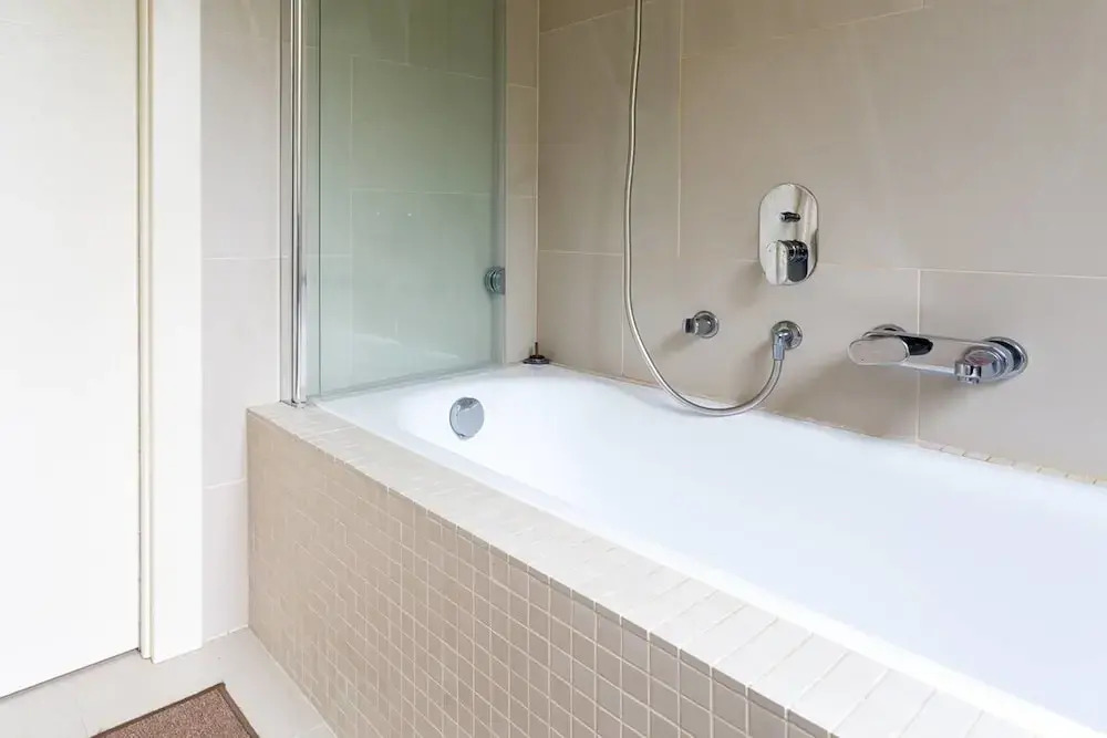 Contemporary 3 Bed Italian Lakes Villa, Lake Views, Wifi, BBQ