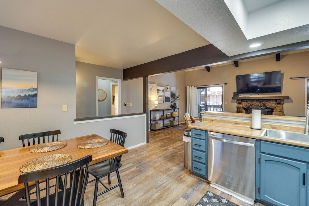 Luxe White Mountain Condo: Addt'l Rental On-site